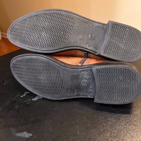 Hobbs of London tan leather UK42/us 12 tall zippered boot - Picture 4 of 10